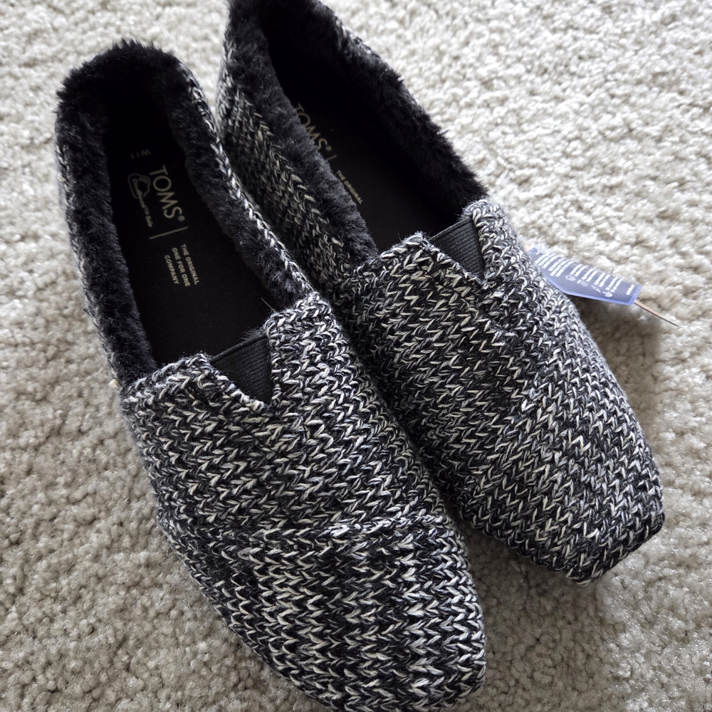 TOMS Men's Woven Black and White Loafers